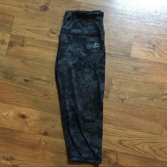 RBX✨ Grey and Black Graphic Cropped Legging✨ - Picture 1 of 3